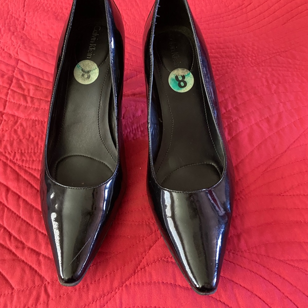 Black Pumps